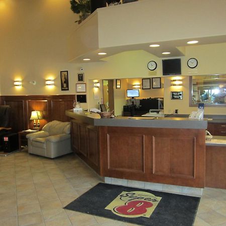 Super 8 By Wyndham Fort St. John Bc Hotel Екстериор снимка