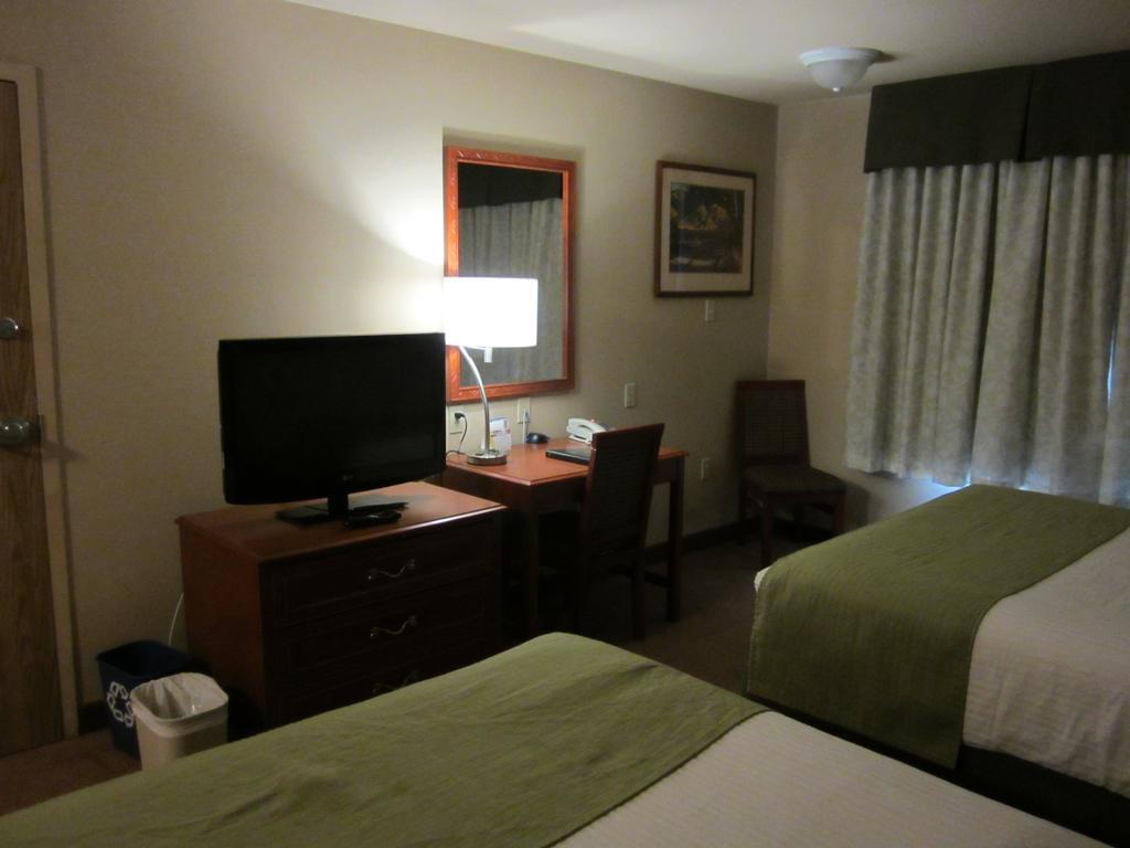 Super 8 By Wyndham Fort St. John Bc Hotel Екстериор снимка