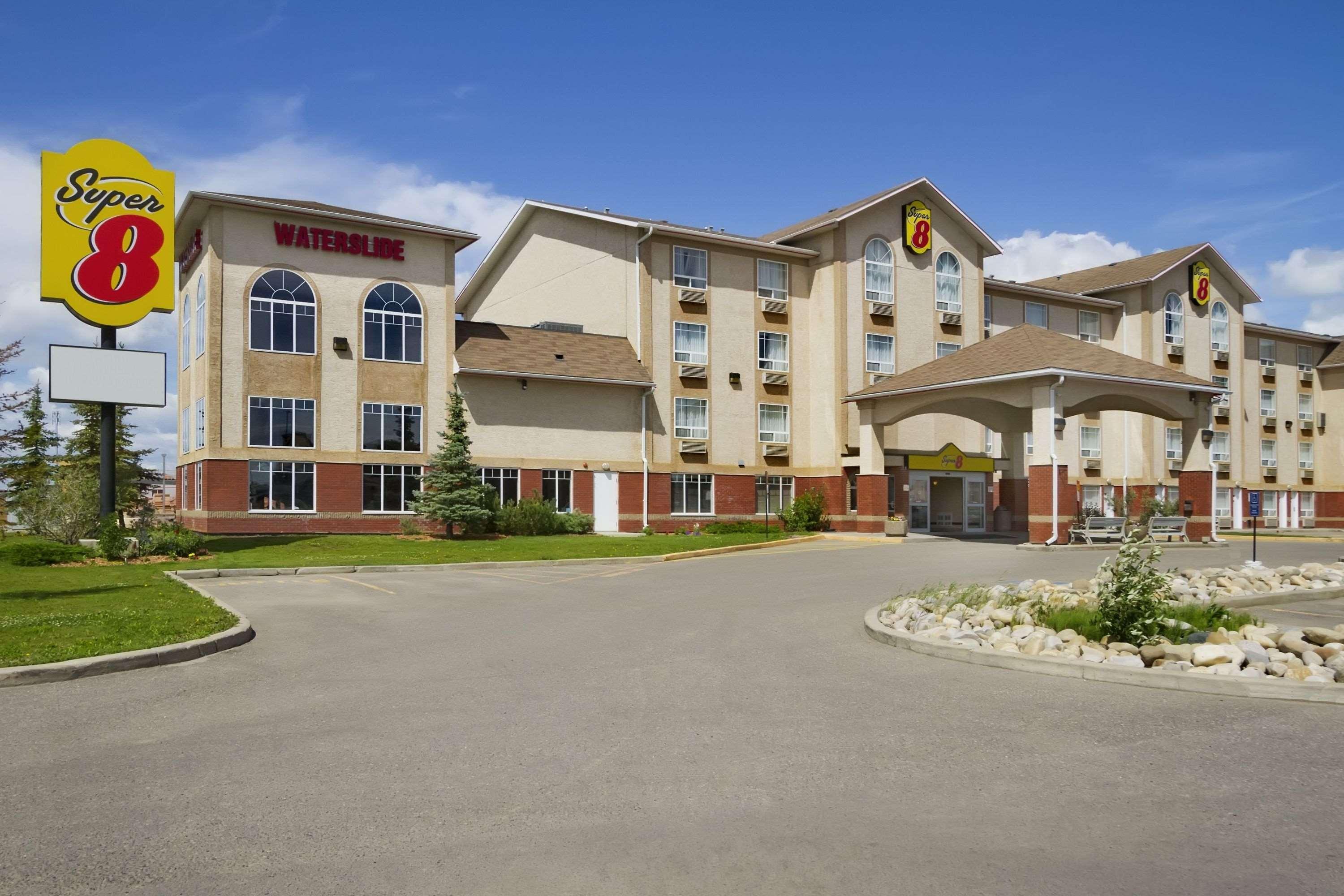 Super 8 By Wyndham Fort St. John Bc Hotel Екстериор снимка